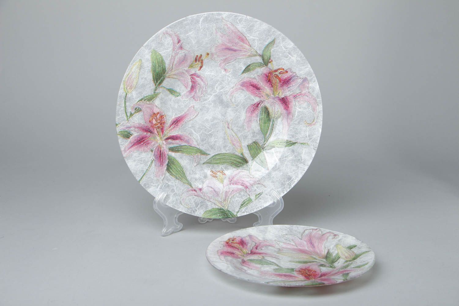 Set of decorative plates photo 1