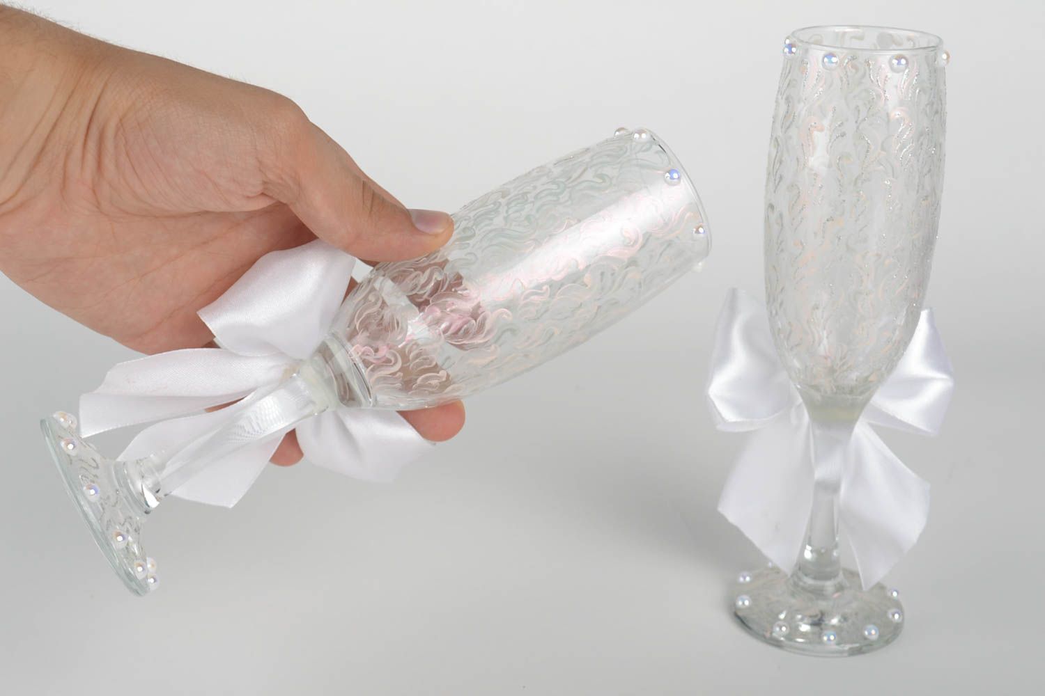 Свадебные бокалы с бантом белые для шампанского 2 шт 170 мл набор ручной работы фото 5