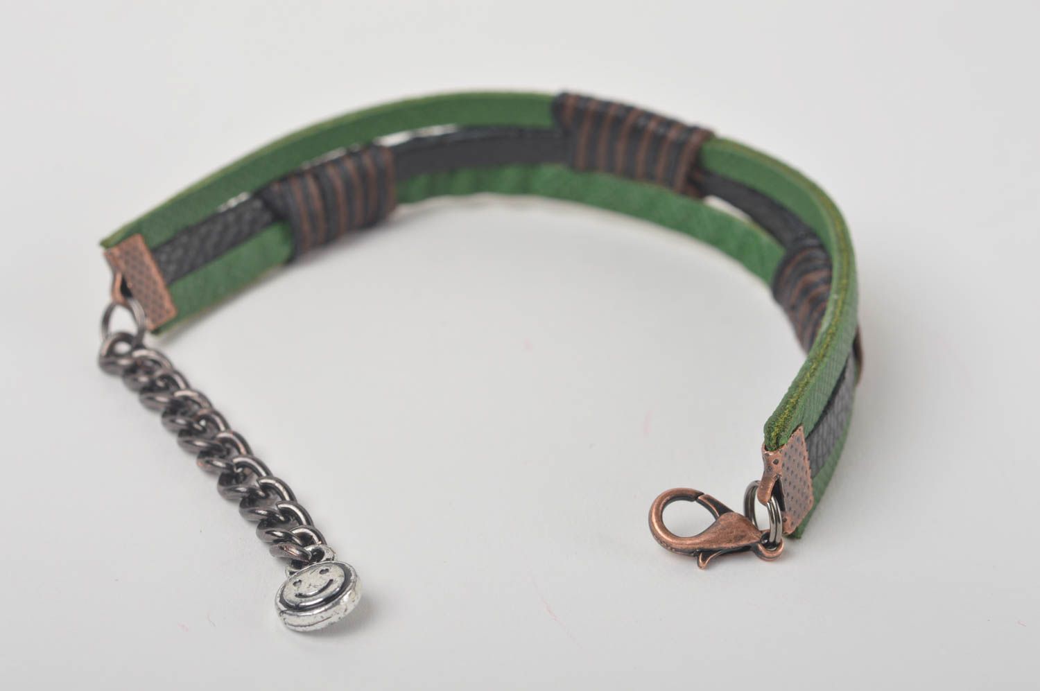 Зеленый браслет ручной работы браслет из кожи дизайнерское украшение стильное фото 4