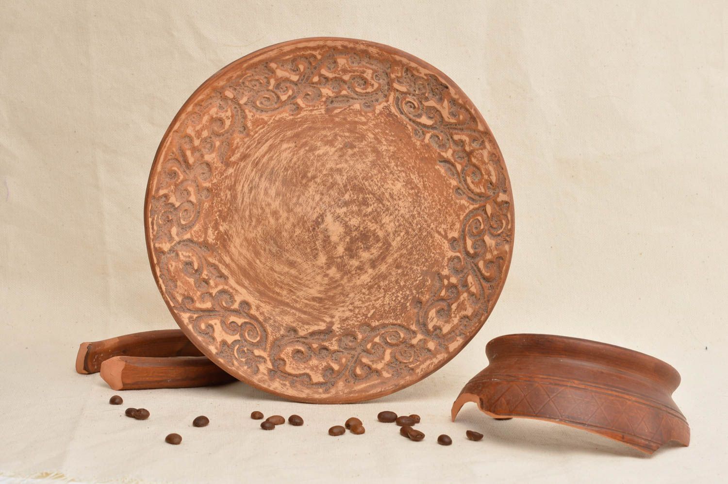 Assiette en céramique brune à motif abstrait originale mignonne faite main photo 1