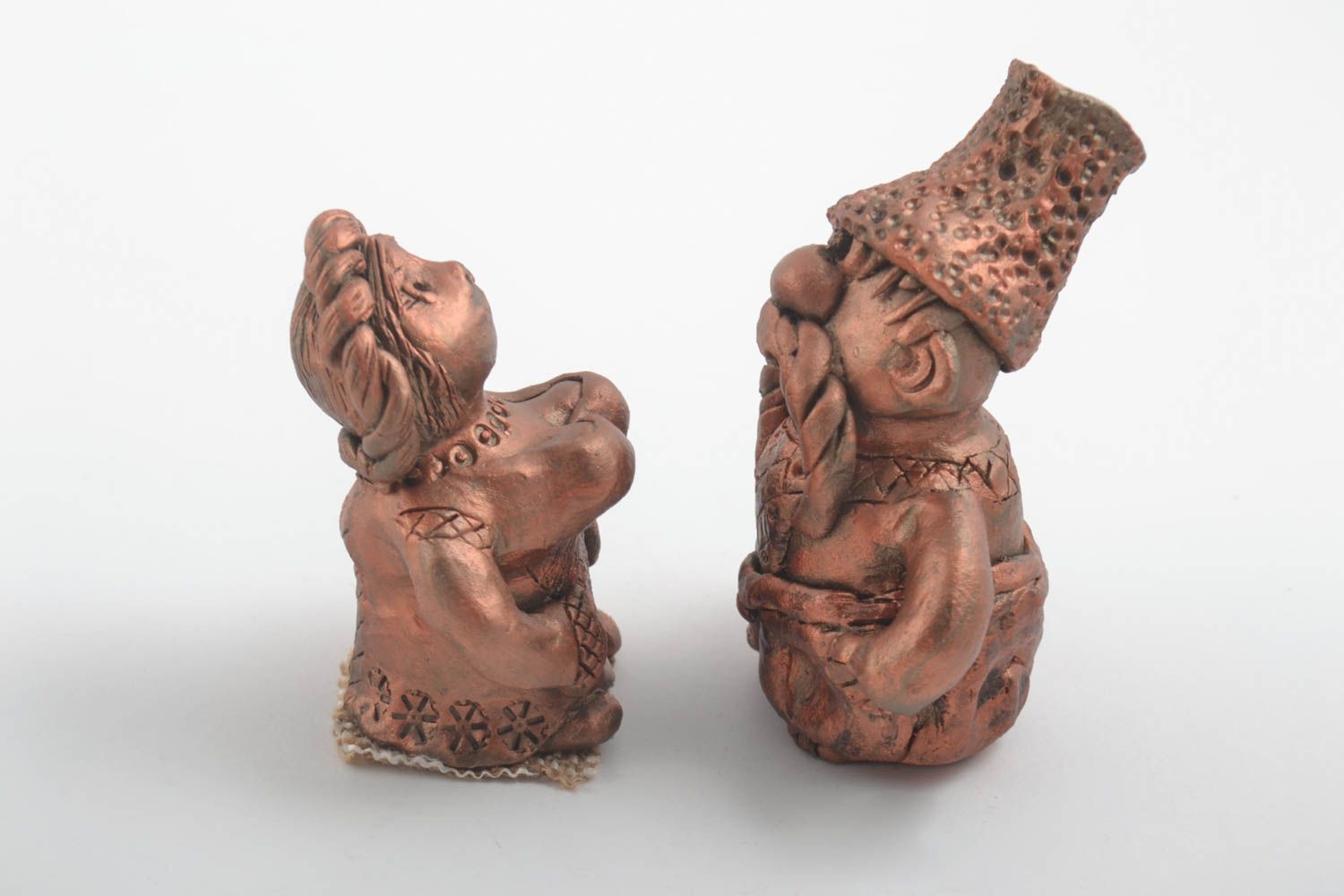 Statuine fatte a mano in ceramica set di due figurine divertenti originali foto 3
