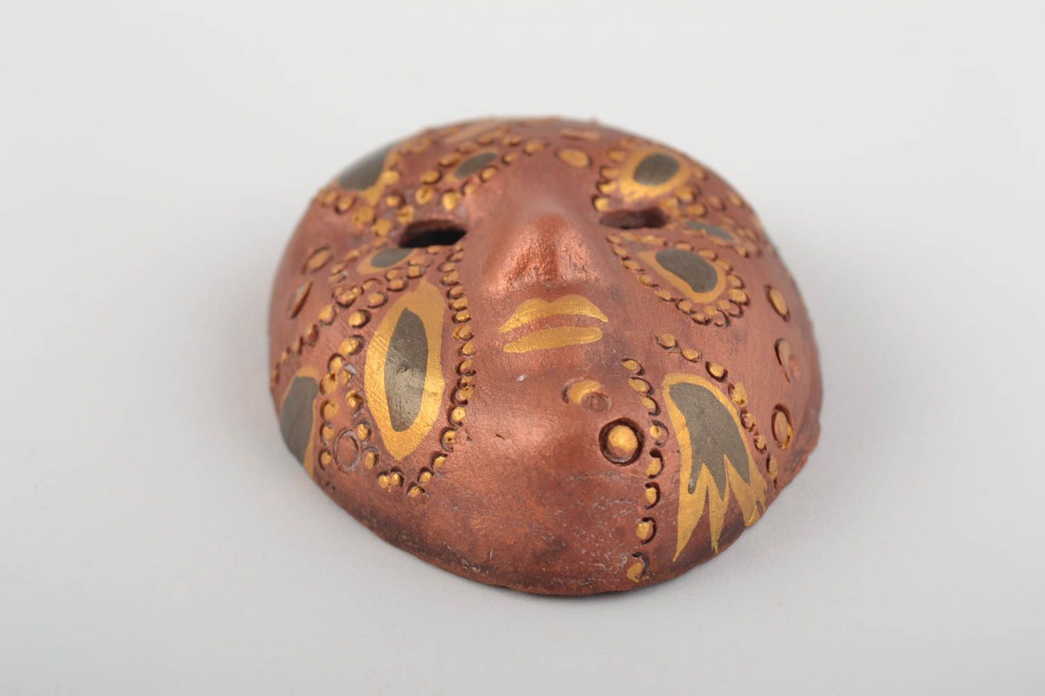 Imán decorativo original hecho a mano de arcilla roja con forma de máscara foto 5