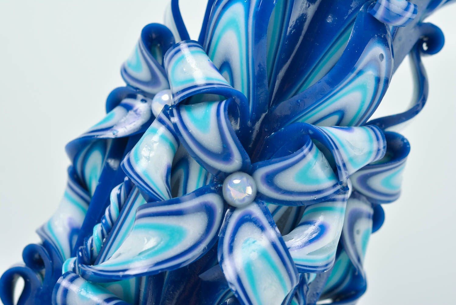 Vela de parafina tallada artesanal bonita azul clara foto 2