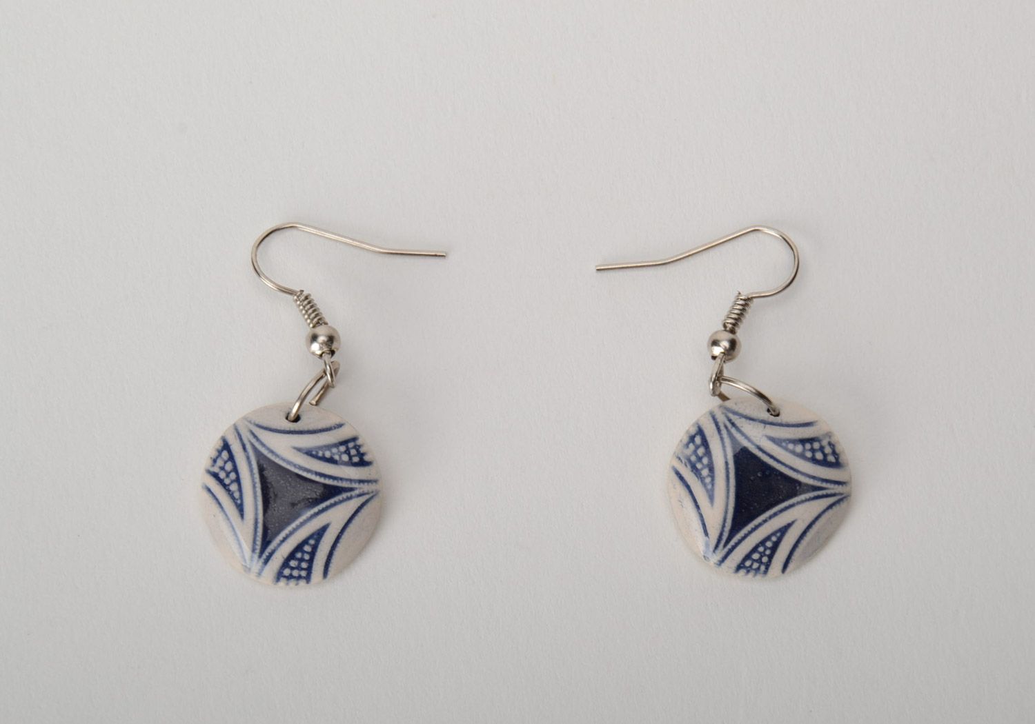 Handmade clay dangle round earrings with pattern of light color photo 3
