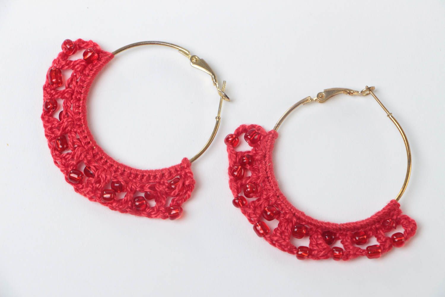 Handmade gehäkelte Ohrringe Designer Schmuck Accessoire für Frauen rote Creolen foto 2