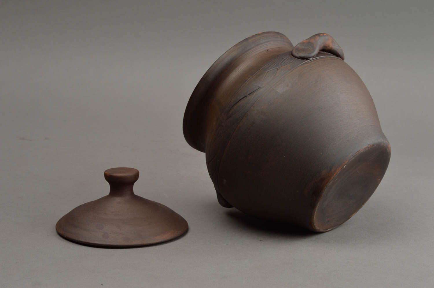 Pot en céramique avec couvercle et deux anses 1.1 L fait main pour cuisine photo 4