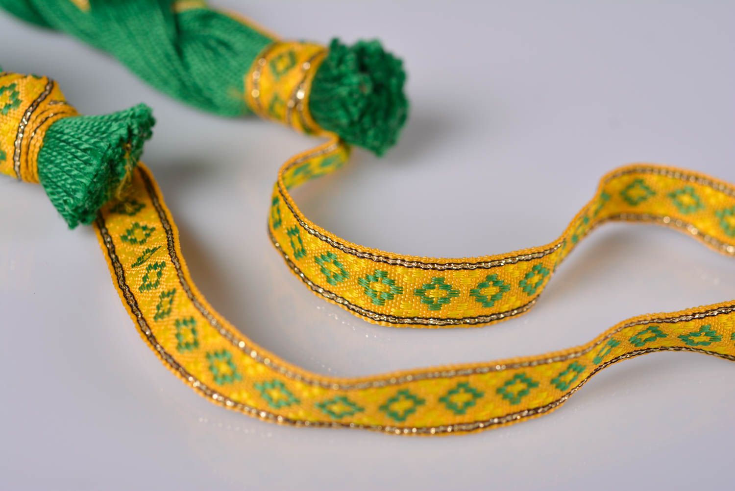 Колье коса ручной работы украшение на шею зеленое с желтым модная бижутерия фото 5