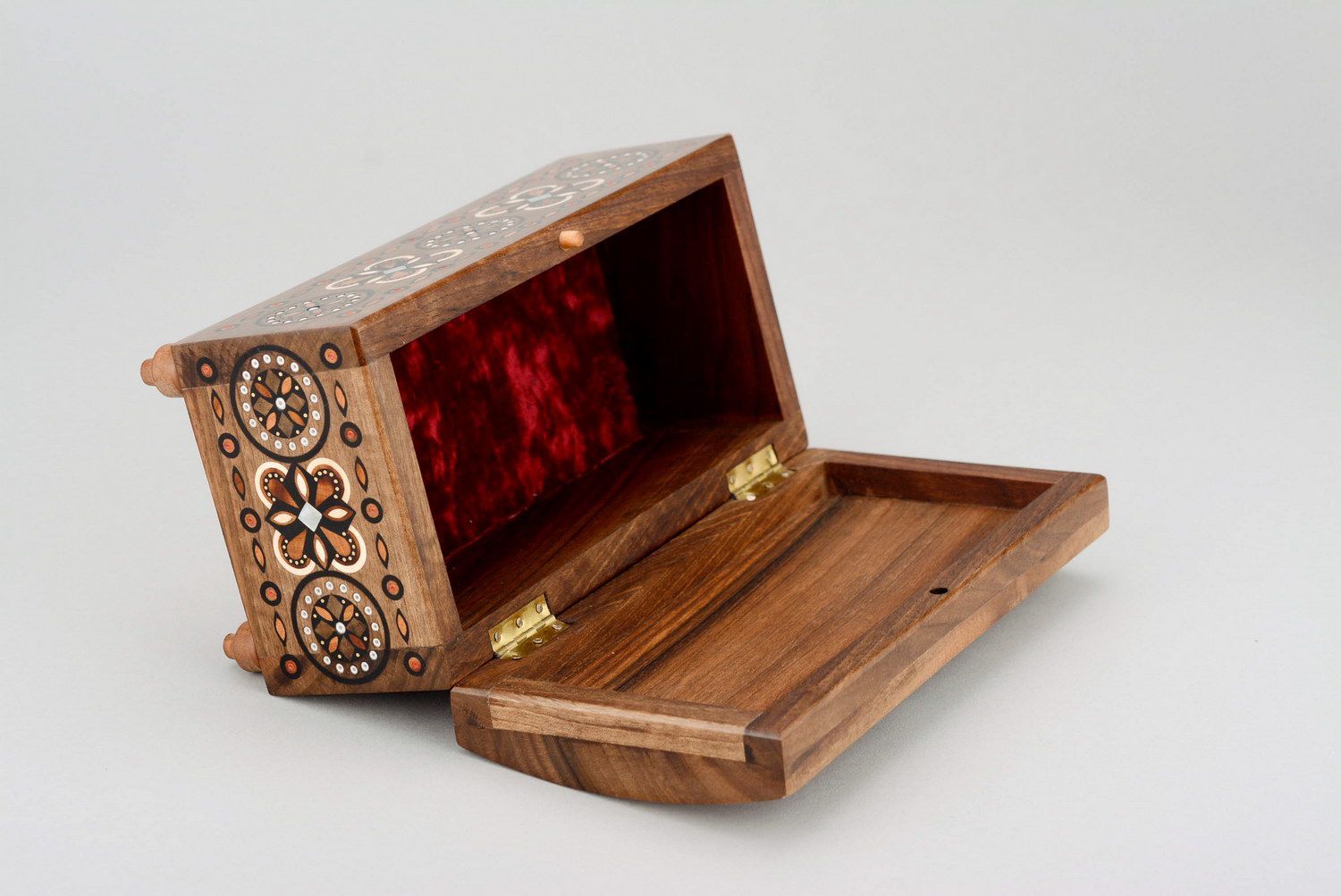 Wooden box inlaid with wood pieces photo 3
