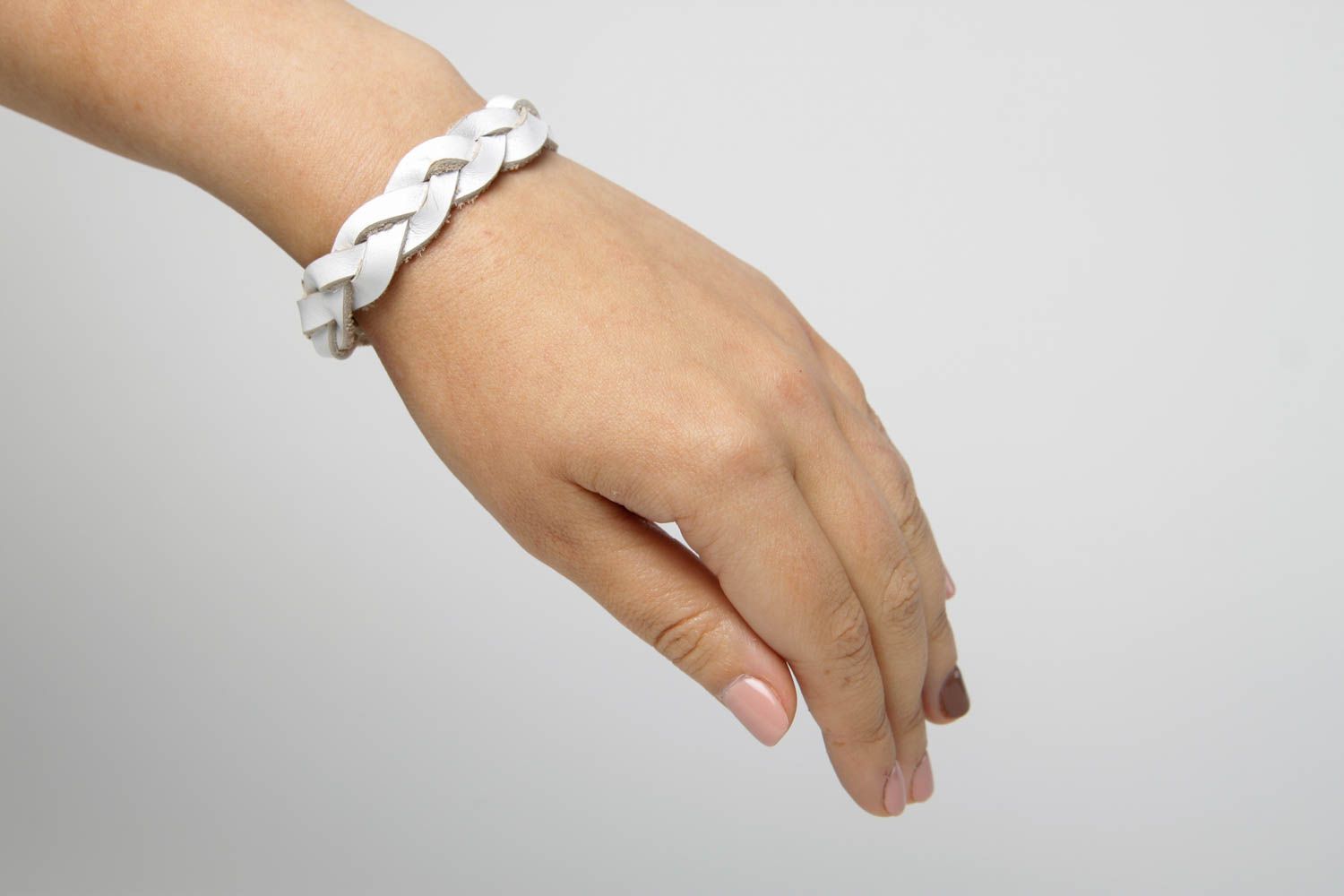 Bracelet cuir Bijou fait main blanc Accessoires design tressé boutons-pression photo 2