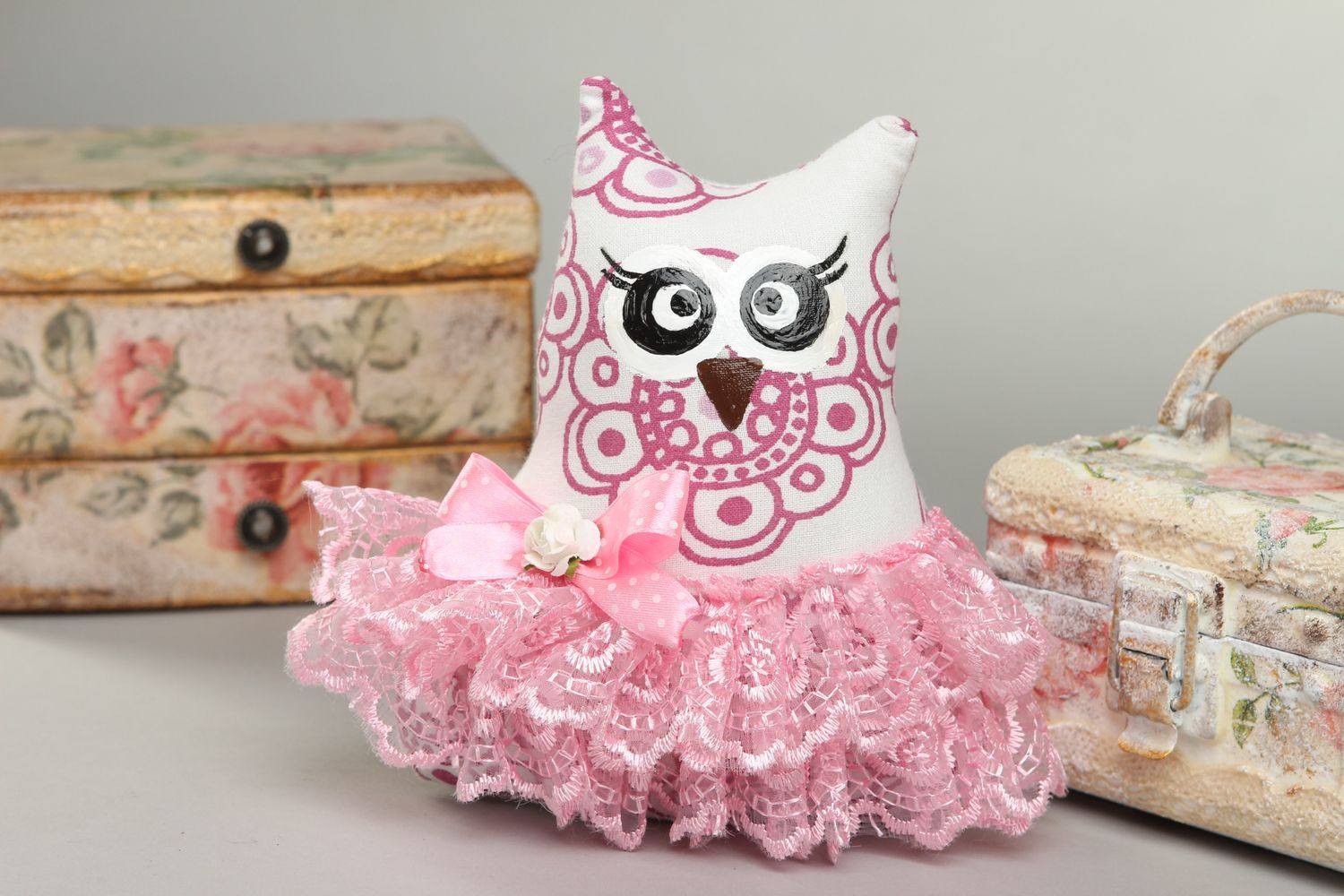 Handmade Kuscheltier Eule im Spitze Kleid Stoff Spielzeug Geschenk für Kinder  foto 1