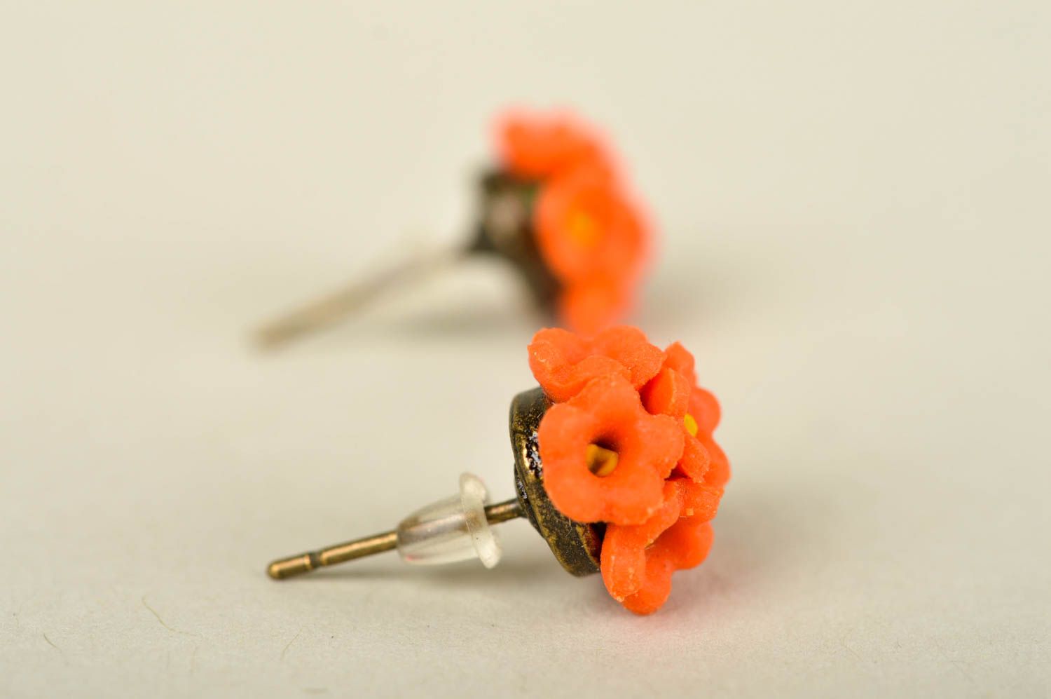 Boucles d'oreilles puces Bijou fait main fleurs orange Cadeau femme sympas photo 4