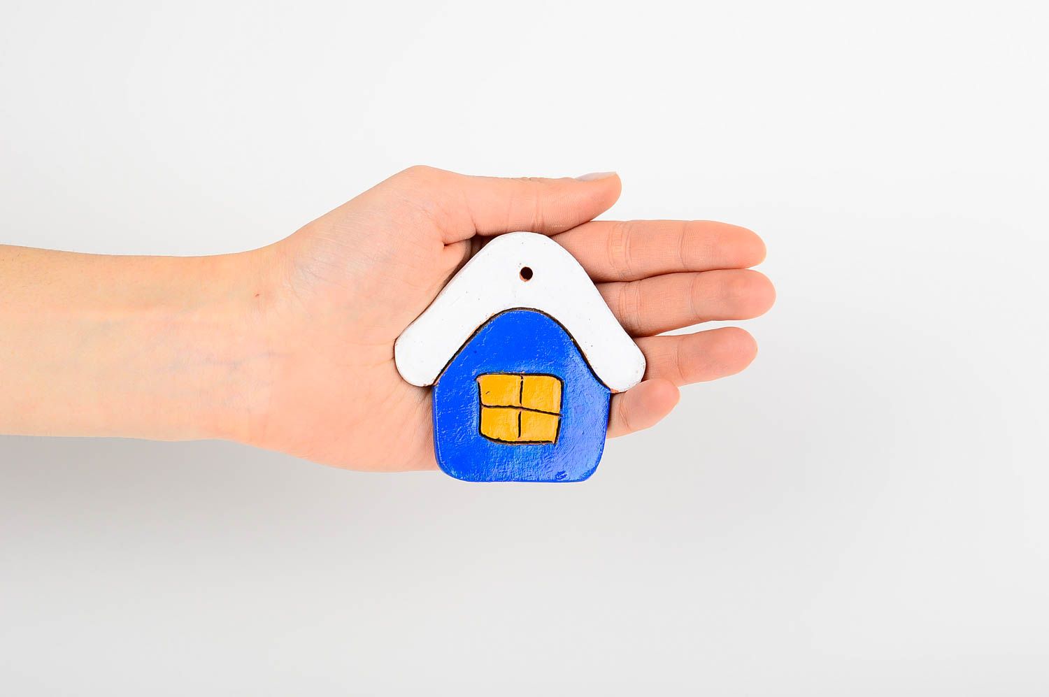 Игрушка на елку хэнд мэйд декор для дома глиняная игрушка в виде синего домика фото 2