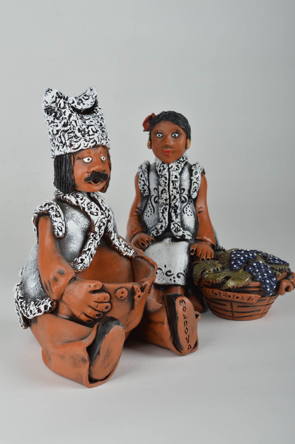 Набор декоративных статуэток из красной глины ручной работы Хозяин и Хозяюшка фото 4