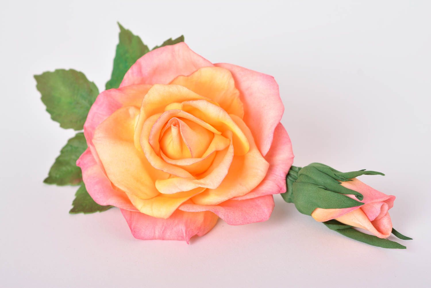 Заколка ручной работы цветок из фоамирана украшение для волос в виде розы фото 1