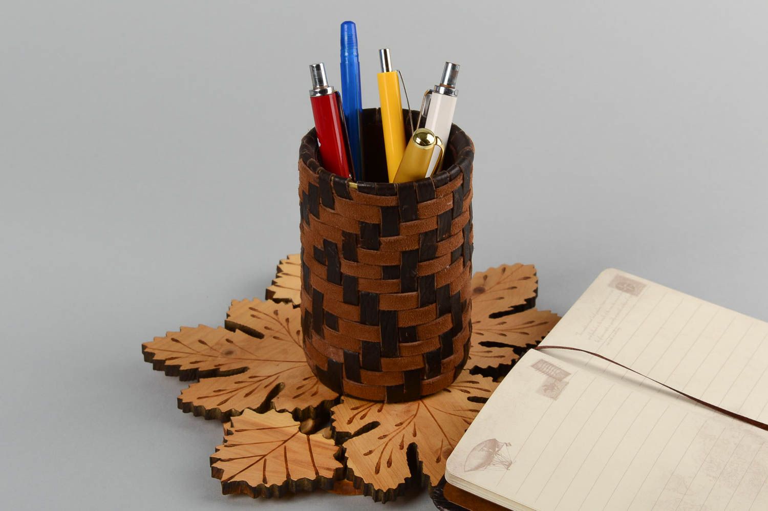 Pot à crayons design fait main Rangement bureau Accessoire bureau en cuir photo 1