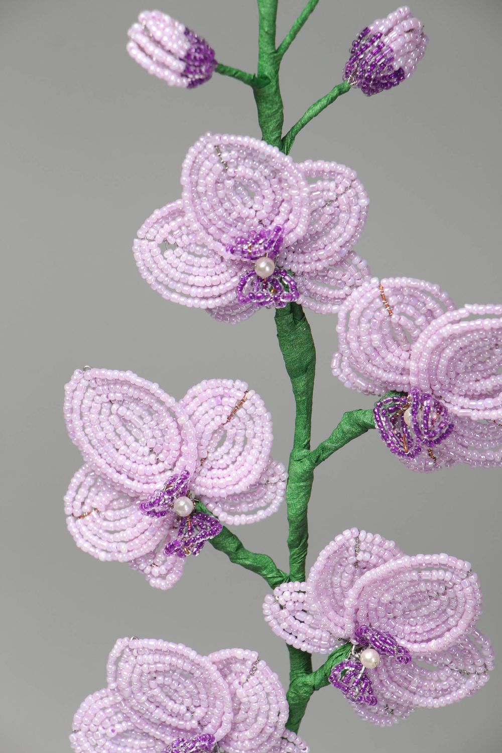 Орхидея из бисера сиреневая красивая  фото 2