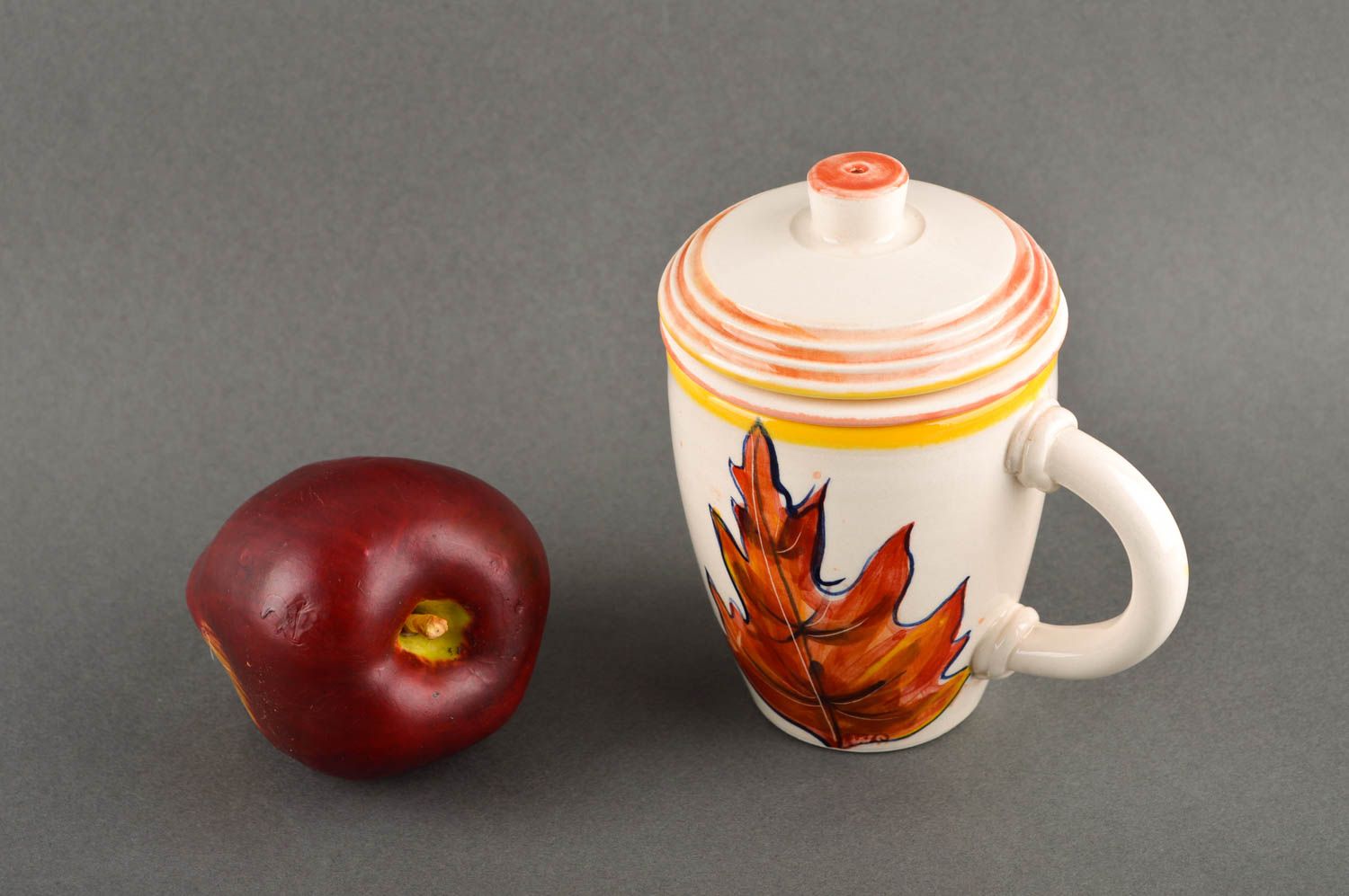 Ceramic cup with lid glazed drinking cup with handle and autumn and yellow maple leaf photo 1