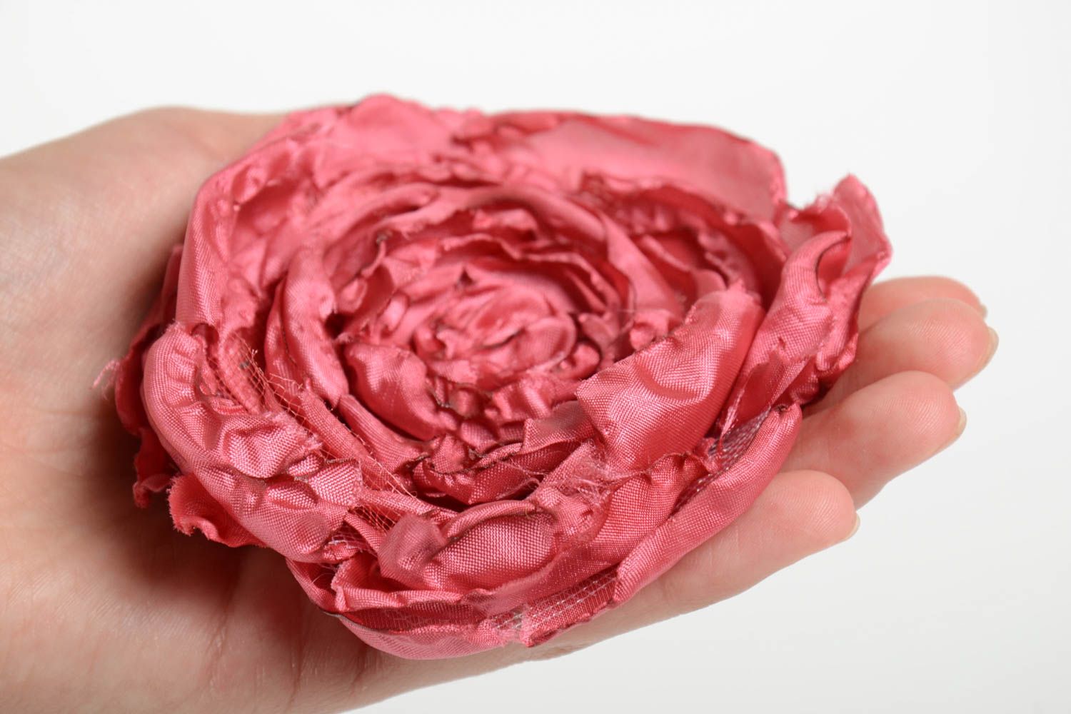 Брошь цветок из лент розовая крупная красивая нарядная стильная ручной работы фото 5