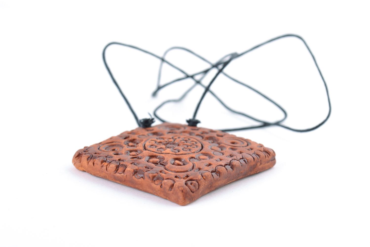 Pendentif en argile fait main ethnique design original carré brun avec motif photo 5