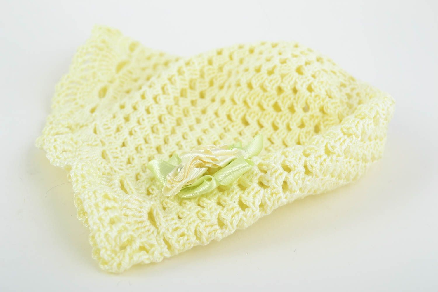 Bonnet tricoté pour bébé en fils de coton clair ajouré avec fleurs fait main photo 5