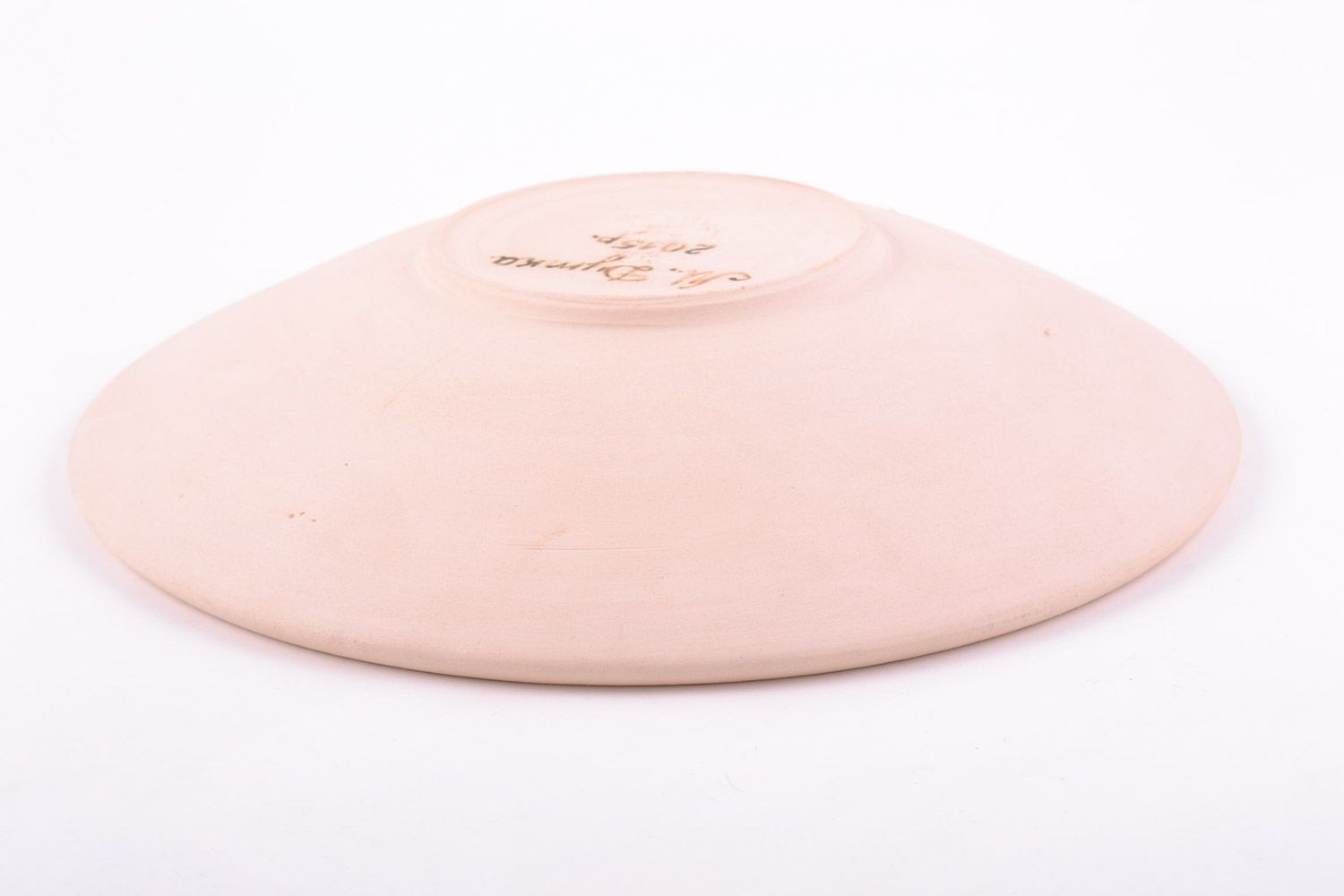 Необычная тарелка из глины светлая с росписью глазурью красивая ручной работы фото 4
