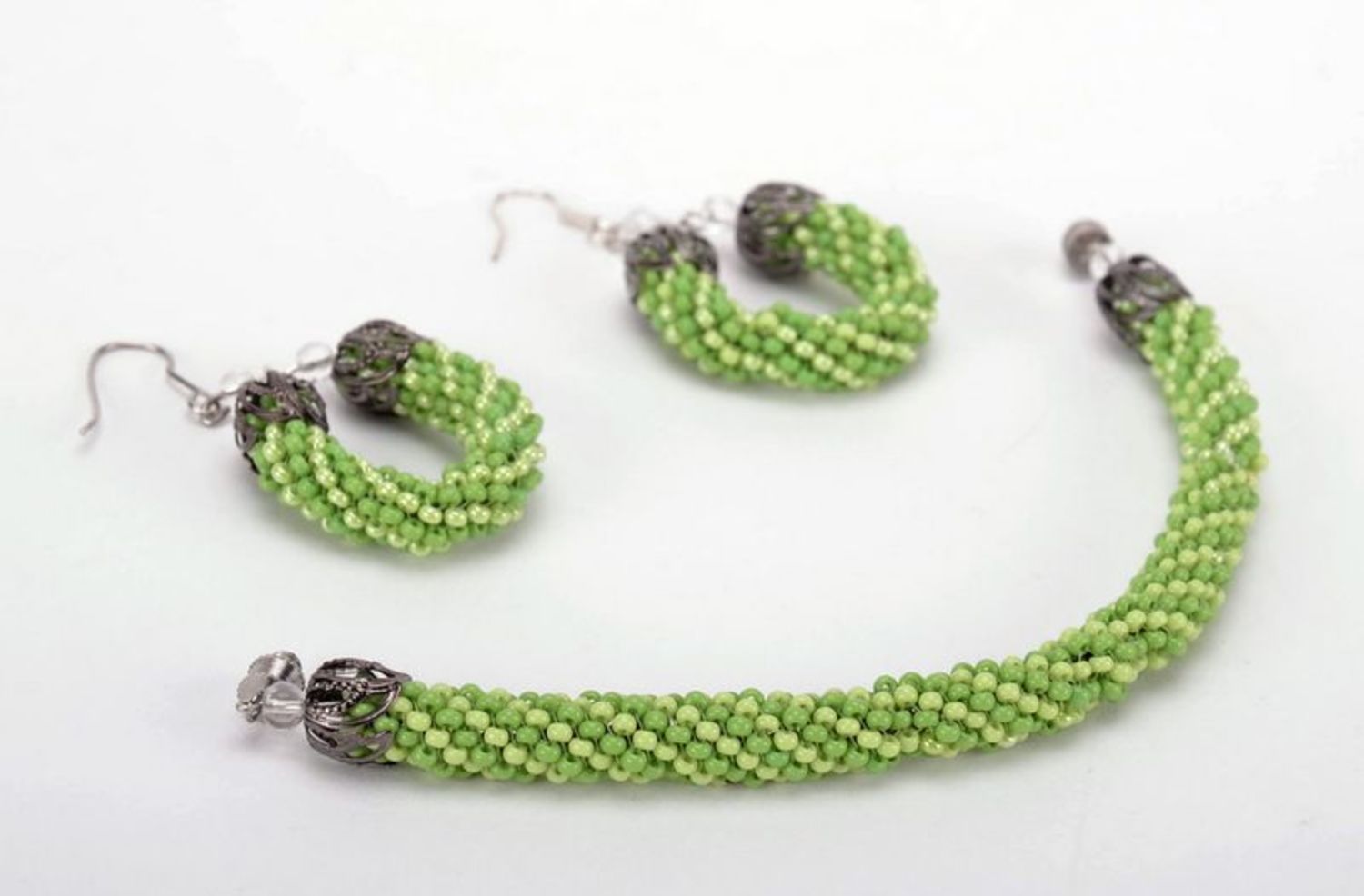 Earrings and bracelet made from green beads photo 1
