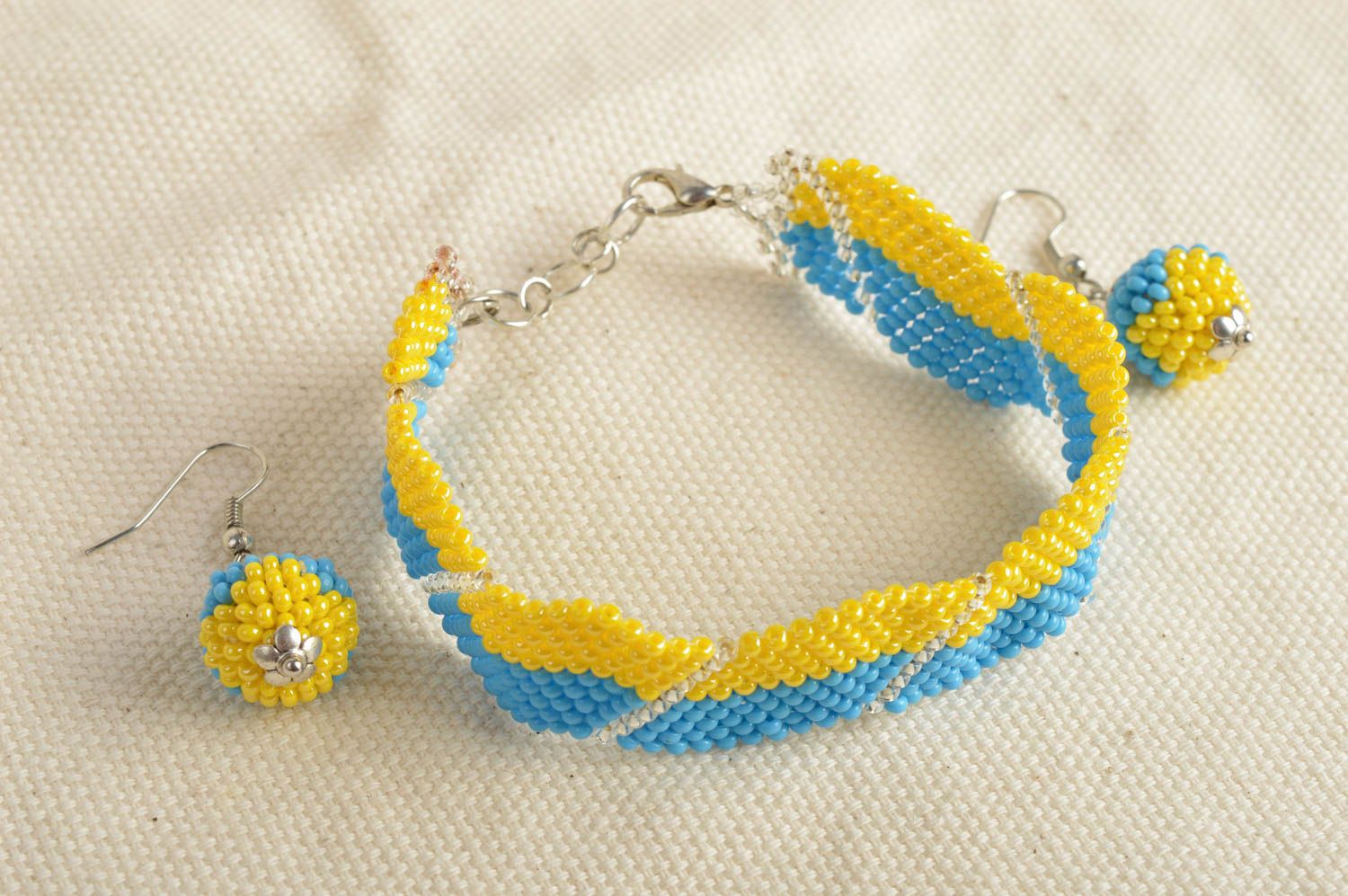 Handmade yellow and blue beaded jewelry set 2 items wrist bracelet and earrings photo 1