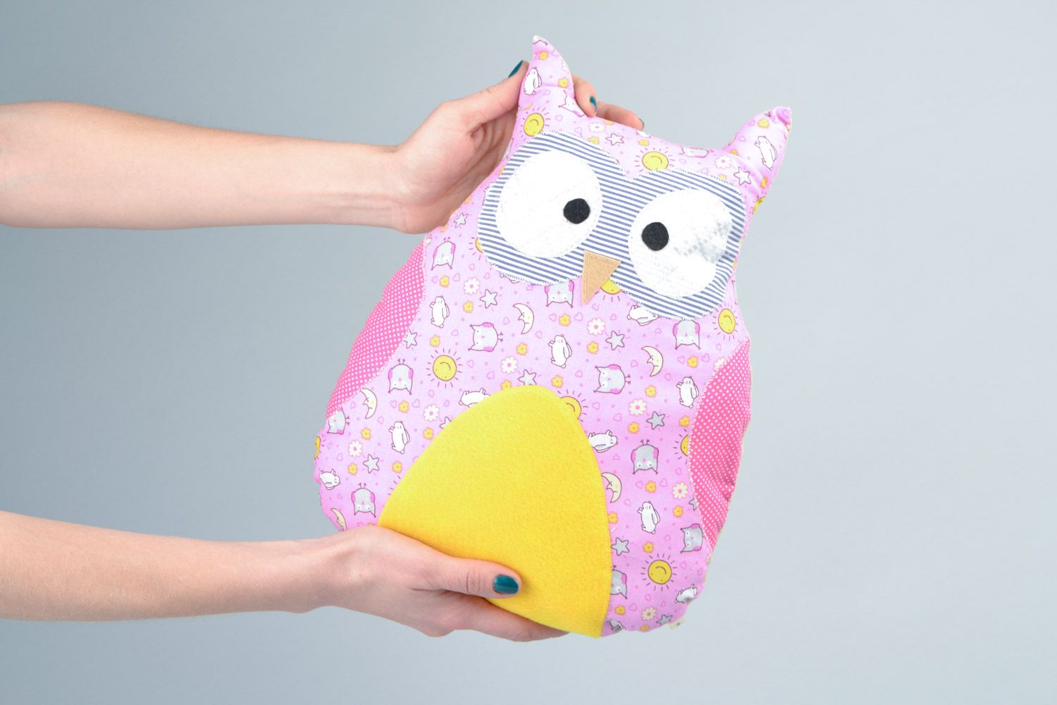 Handmade soft fleece pillow pet in the shape of pink owl for interior decoration photo 2