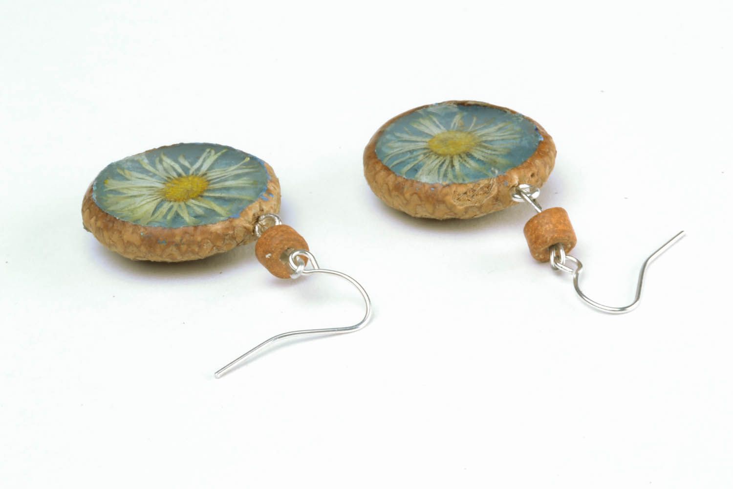 Earrings made of acorns and daisies photo 3