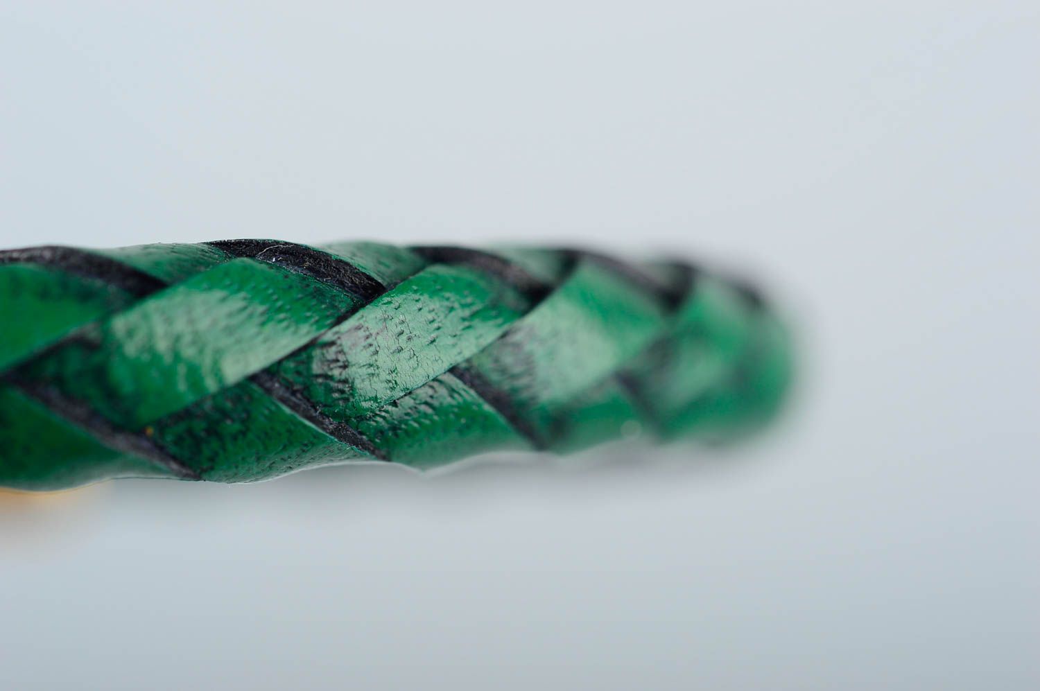 Кожаный браслет хэнд мэйд браслет на руку зеленый плетеный украшение из кожи фото 5