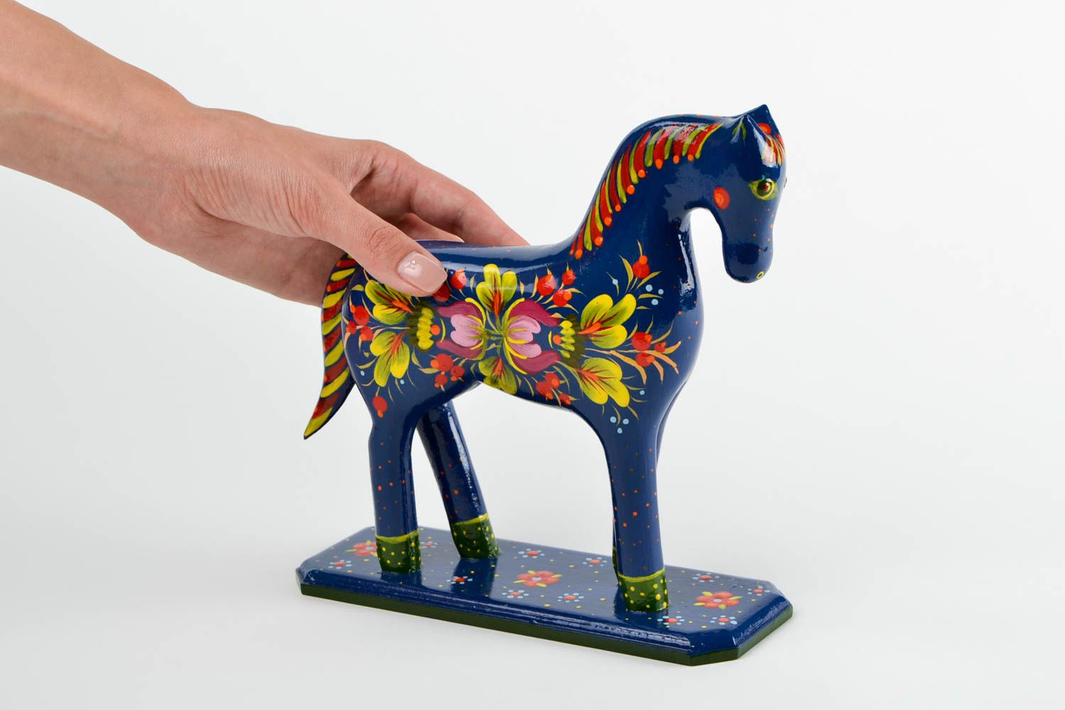 Statuette cheval en bois faite main peinte bleue à motifs Décoration maison photo 2