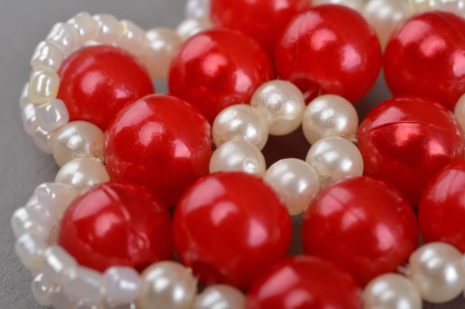 Porte-clés rouge en perles de rocaille et perles fantaisie fait main Fleur photo 5