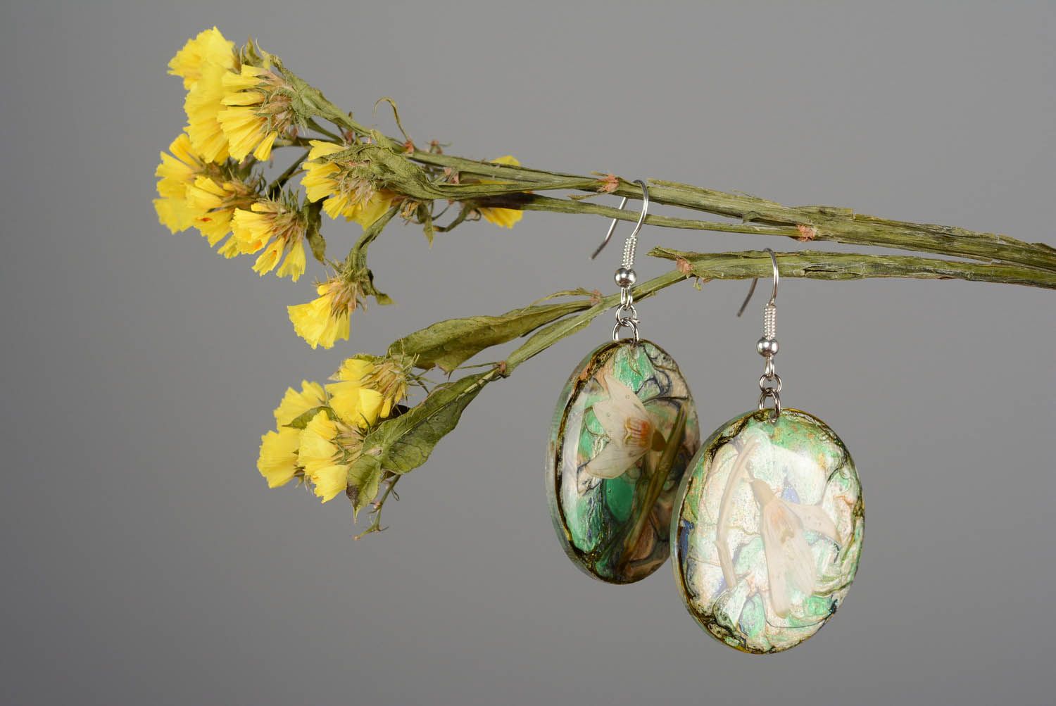 Earrings with dry flowers photo 2