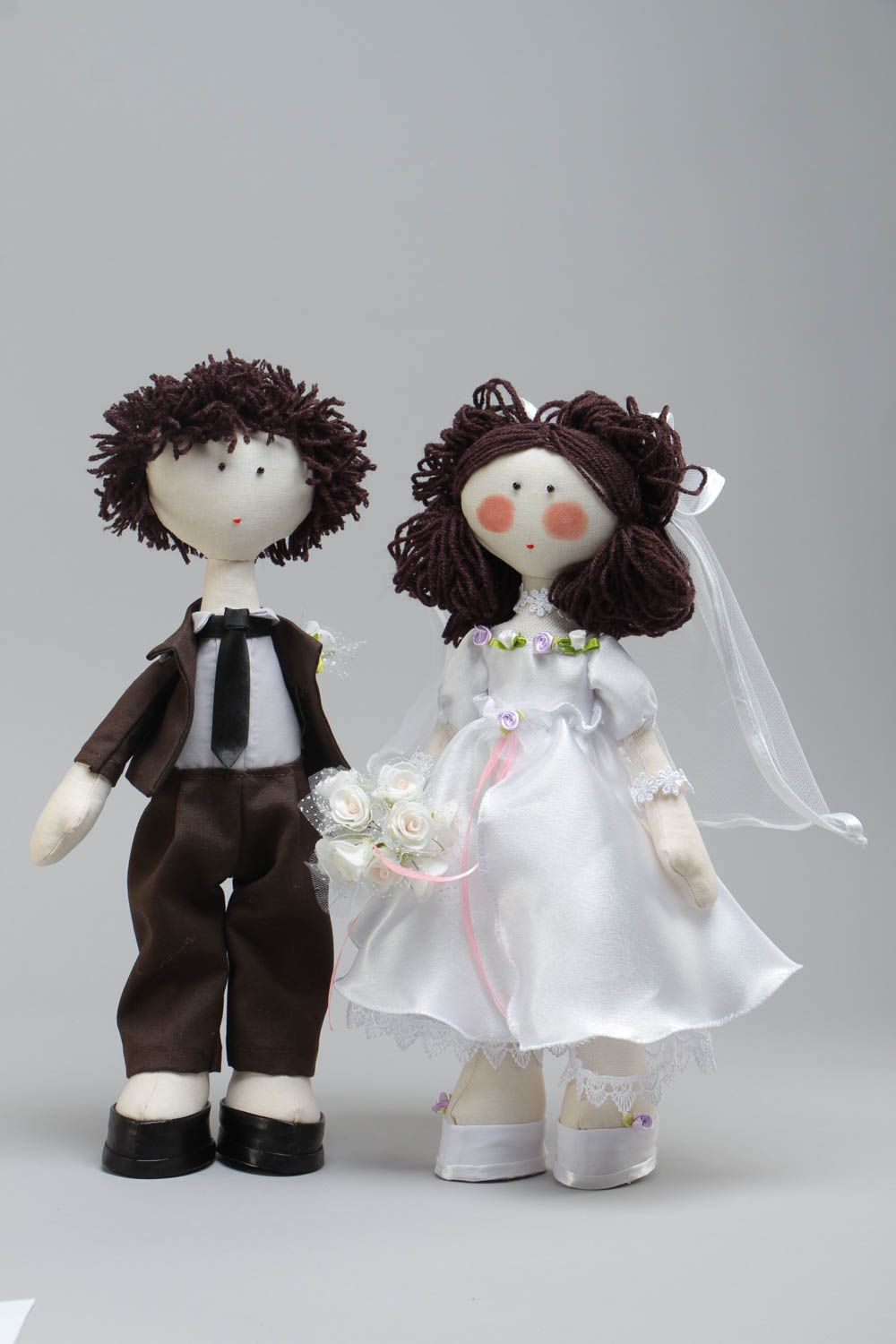 Текстильные куклы в виде жениха и невесты из хлопчатобумажной ткани ручной работы фото 2