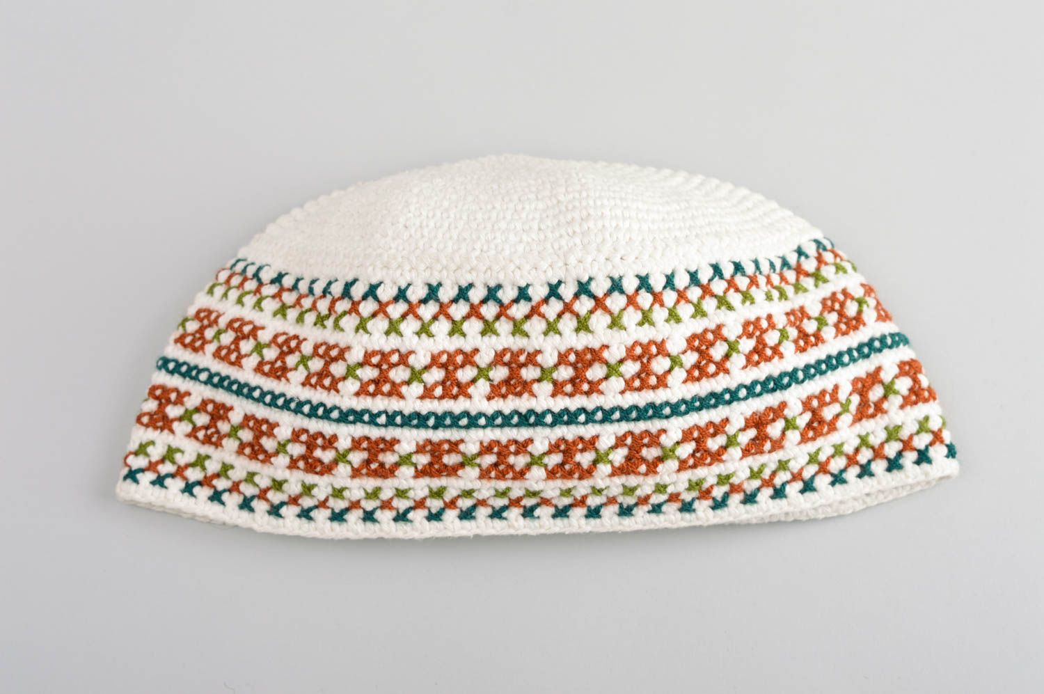 Вязаная шапка ручной работы мужская шапка красивая зимняя шапка белая теплая фото 5