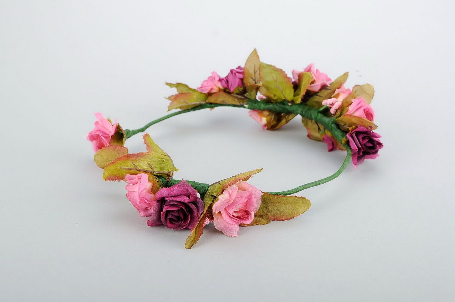 Headband wreath with flowers photo 2