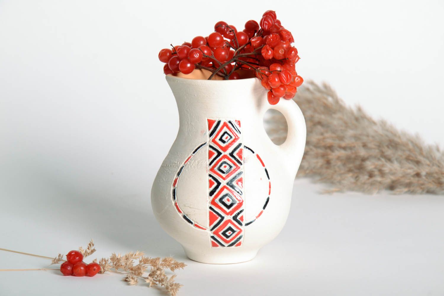 15 oz ceramic white pitcher with handle and decorative ornament 0,75 lb photo 1