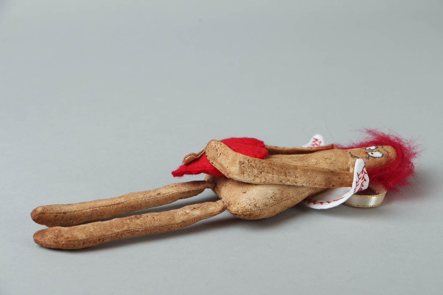Künstlerische Puppe aus Textil Engel mit Herzen foto 3