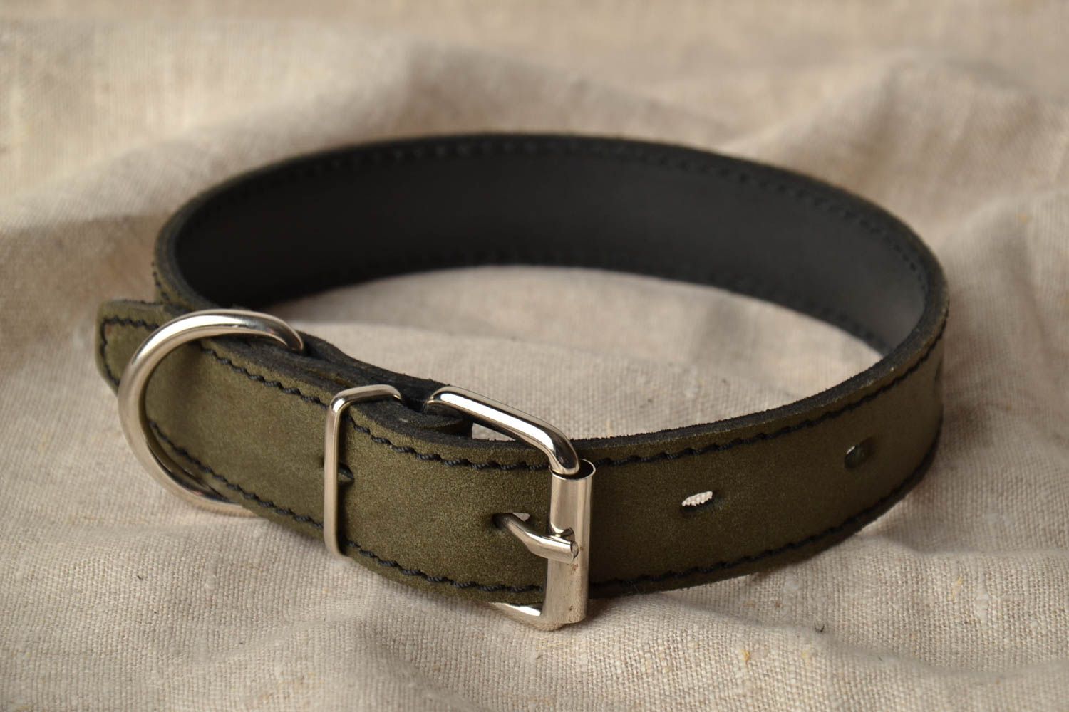 Handmade leather dog collar with metal photo 1
