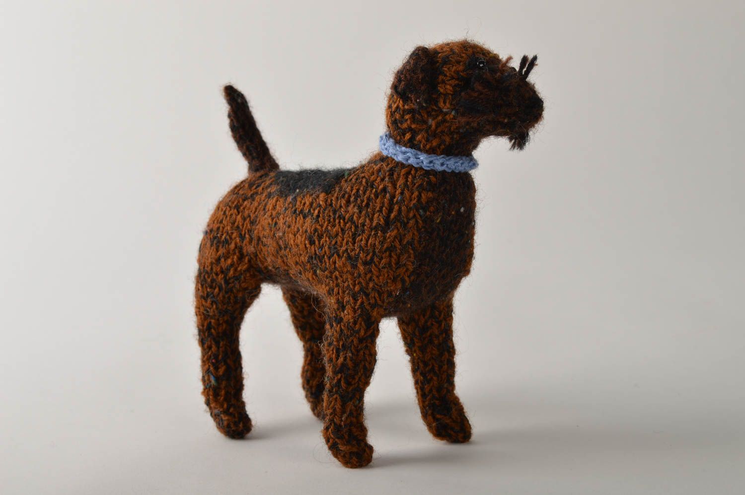 Peluche chien terrier Jouet fait main tricoté en laine Cadeau pour enfant photo 4