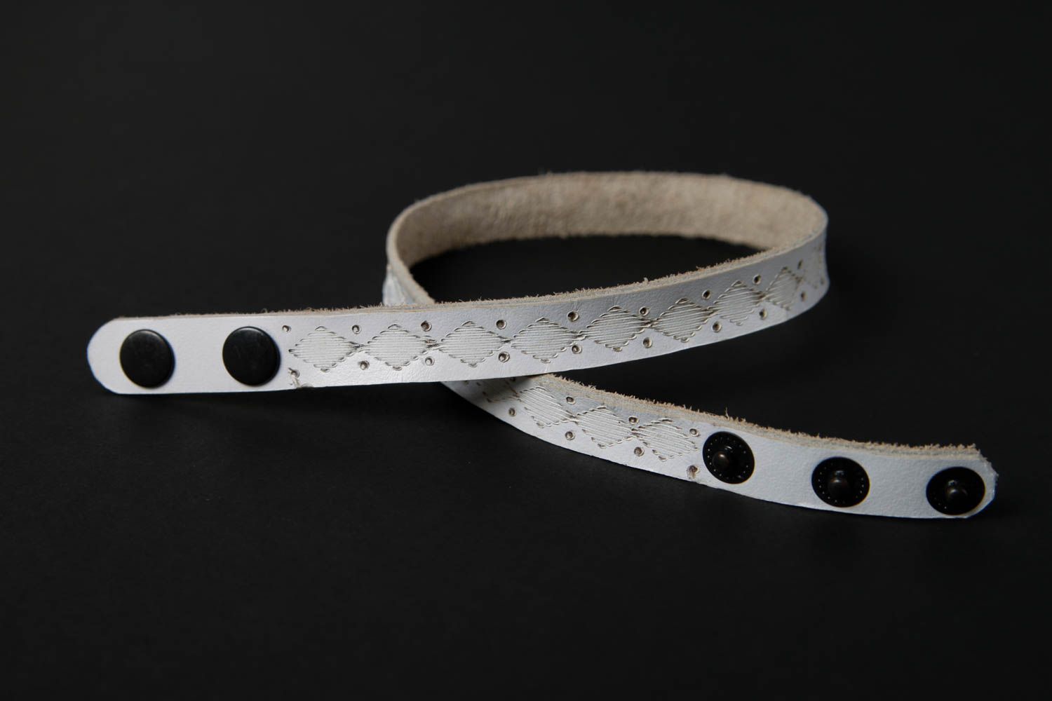 Bracelet cuir Bijou fait main blanc à la mode Accessoire design de créateur photo 5