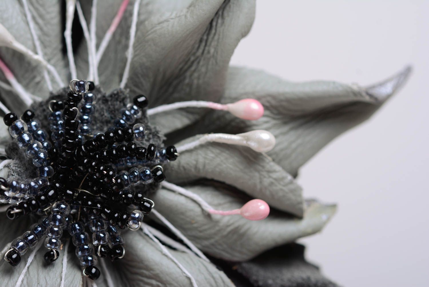 Broche fleur faite main barrette à cheveux en cuir naturel gris design original photo 2