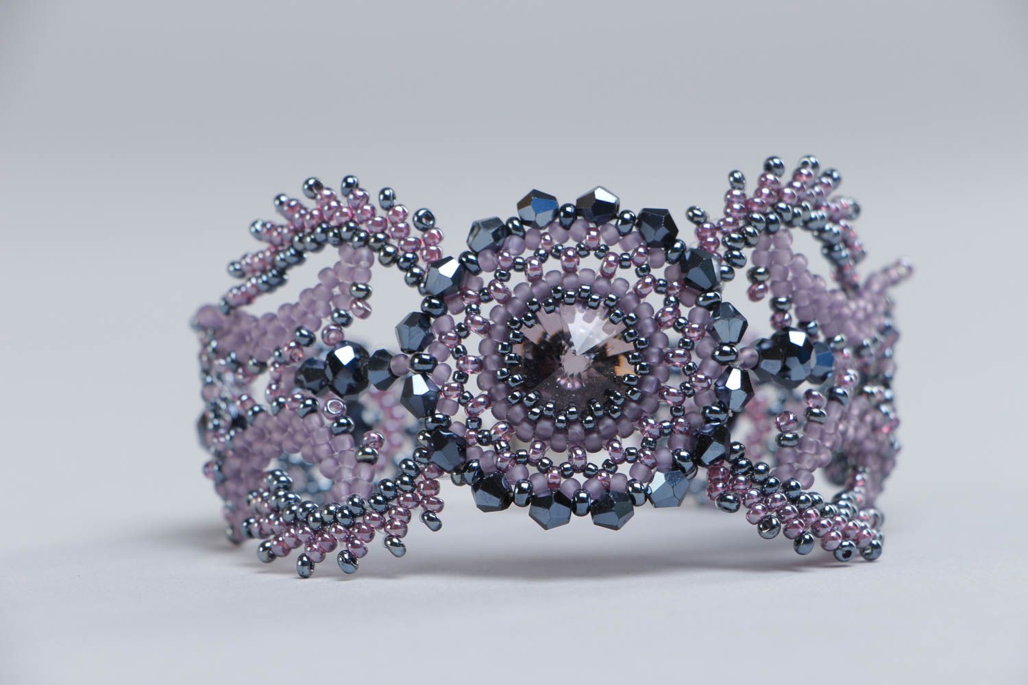 Bracelet fait main en perles de rocailles avec cristaux design original photo 2