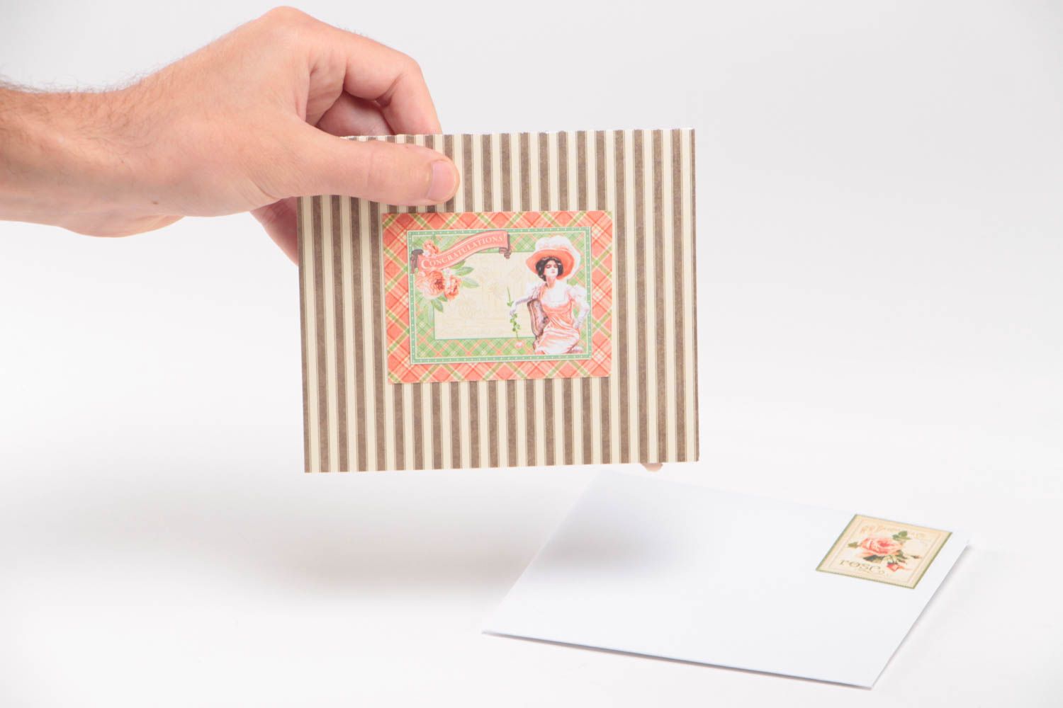 Handgemachte 3d Grußkarte mit Umschlag aus Pappe und Papier Scrapbooking Technik foto 5