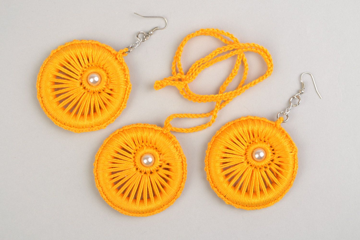 Set of handmade thread woven jewelry bright yellow earrings and pendant 2 items photo 2