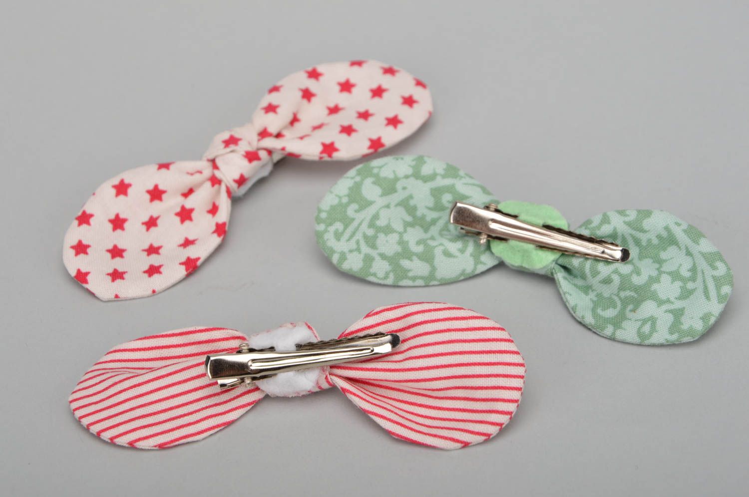 Set of 3 handmade children's designer fabric bow barrettes with different prints photo 5