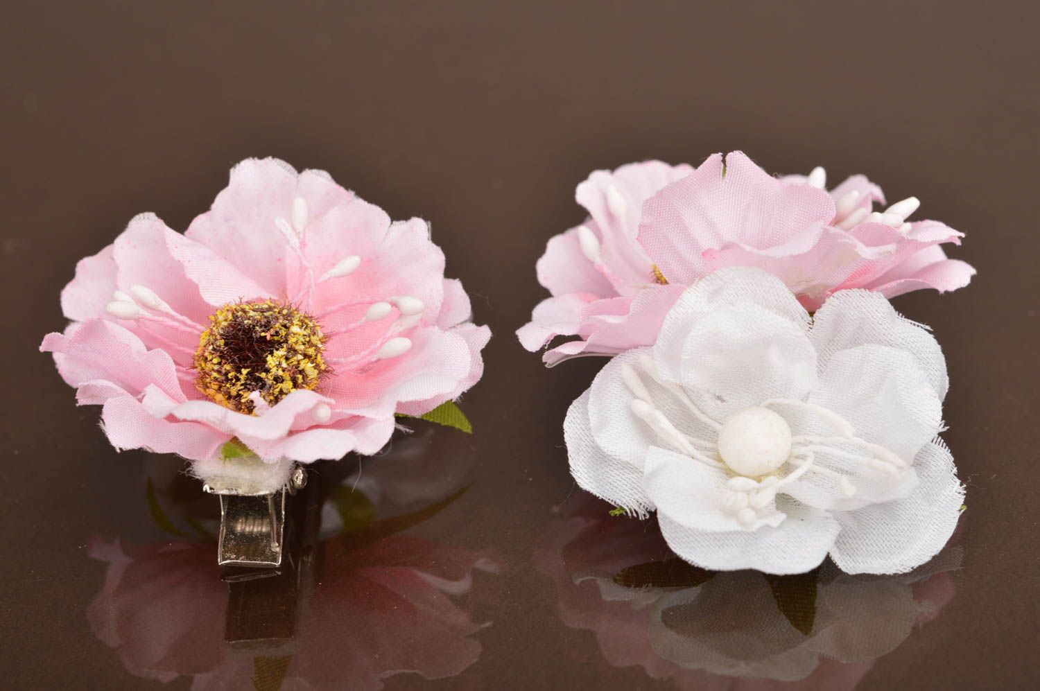 Pinces à cheveux pour fillette 2 pièces avec fleurs rose blanc faites main photo 2