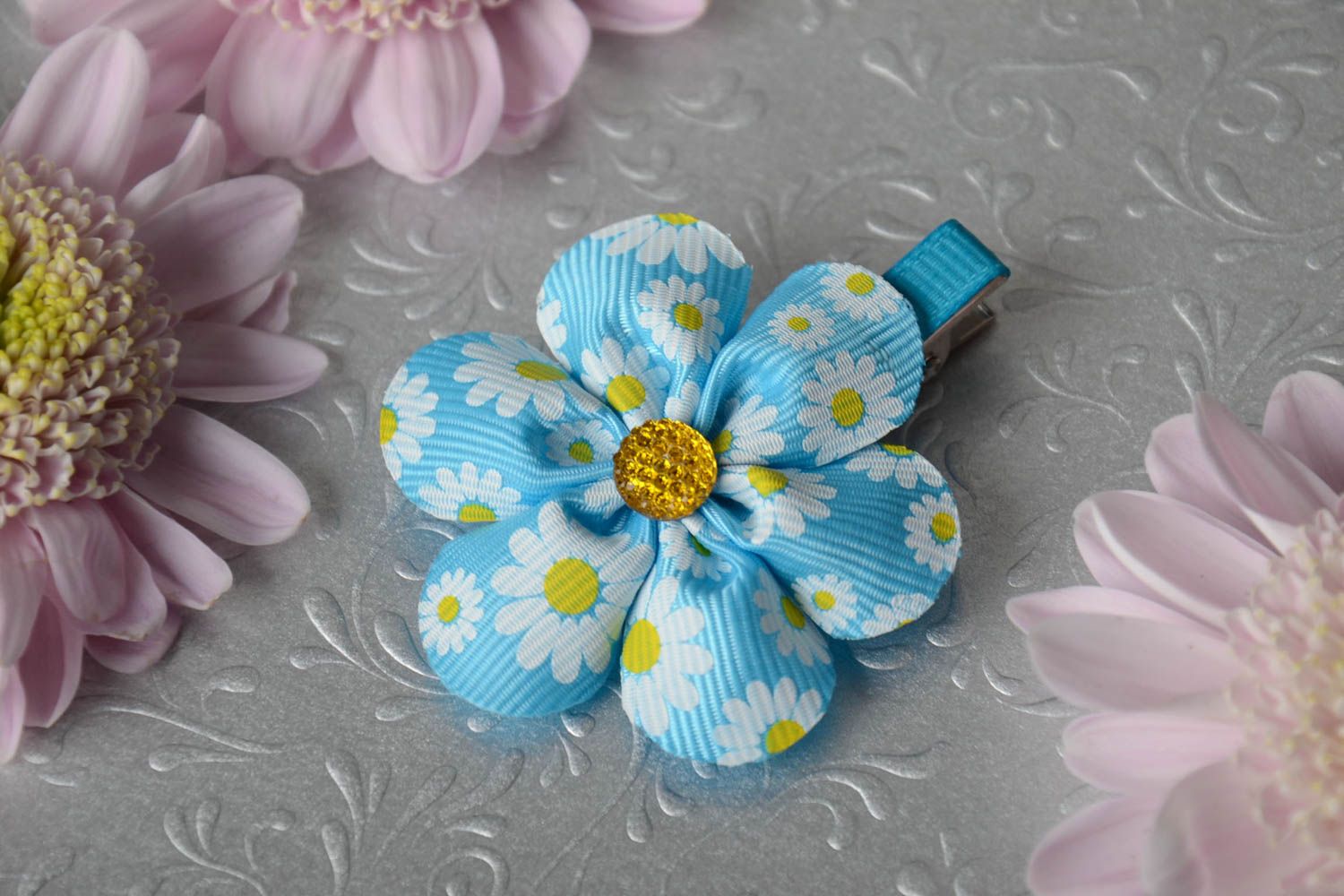 Голубая атласная заколка в виде цветка ручной работы красивая для взрослых и детей фото 1