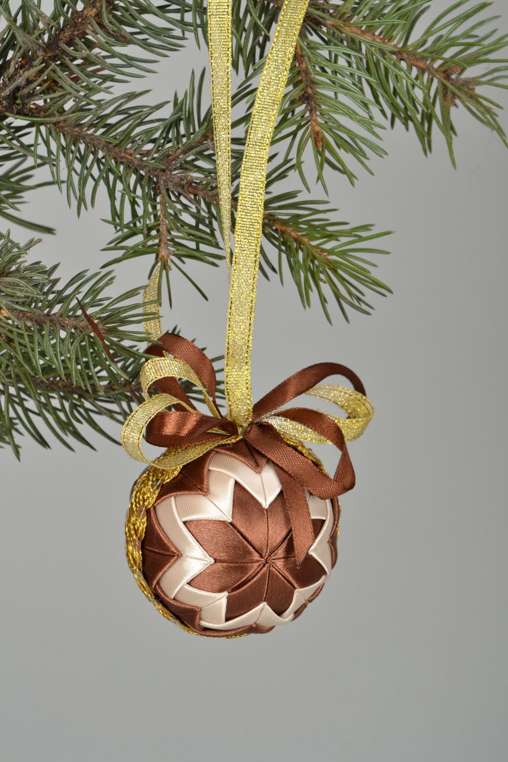Decorative Christmas tree ball photo 1