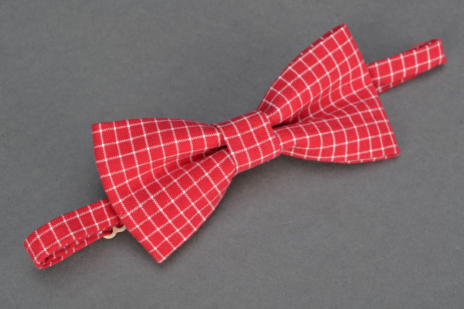 Red and white checkered bow tie made of cotton photo 3